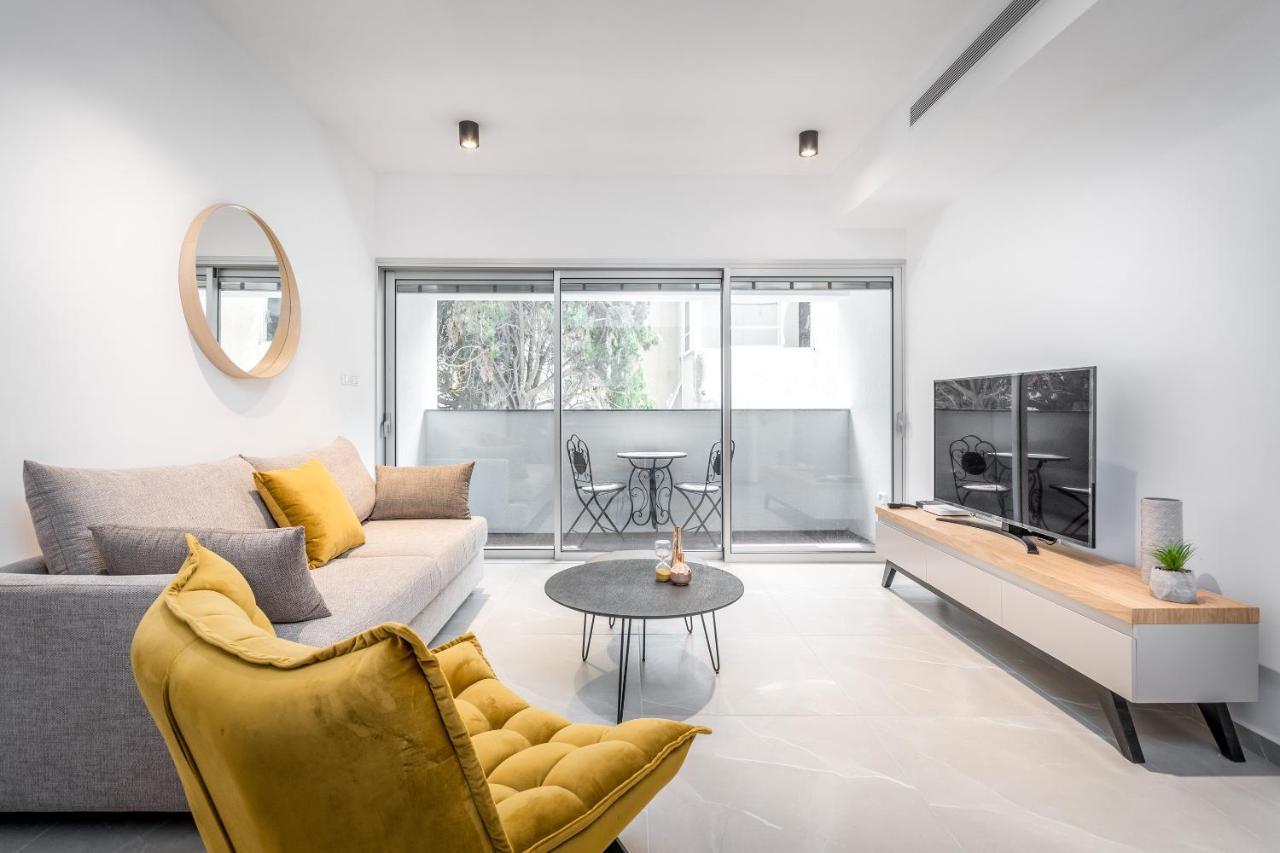 Stunning 1 Bdr With Balcony On Sheinkin St Appartement Tel Aviv Buitenkant foto